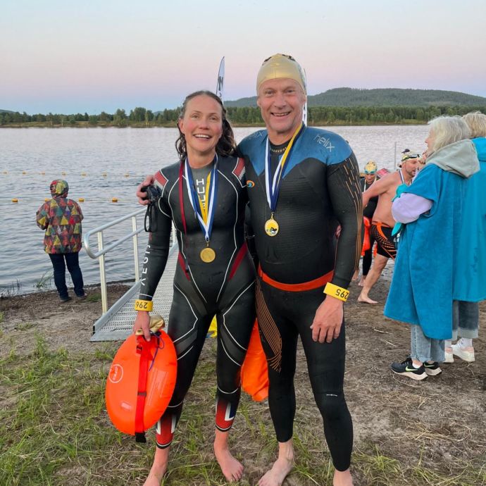 Picture of Chi-Tri member Paivi post race with medal.