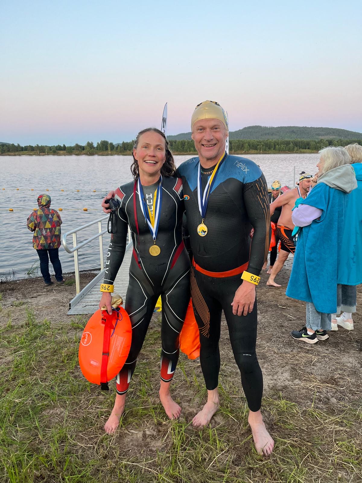 Picture of Chi-Tri member Paivi post race with medal.