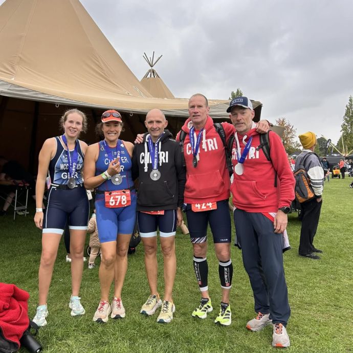 Hever castle Olympic distance triathlon Chi Tri Team photo